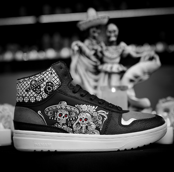 Tenis Panam “No me Olvides” con diseño de catrina y catrín, símbolos del amor eterno.