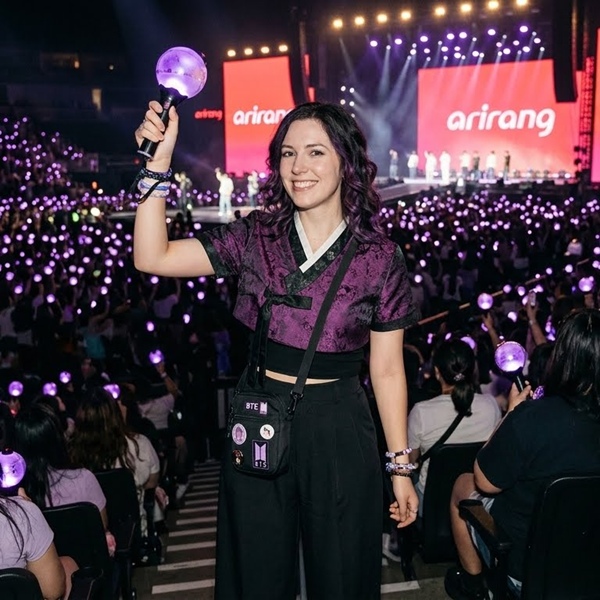 Outfit inspirado en la moda coreana estilo BTS para concierto